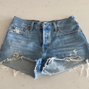 Levi’s shorts size 27